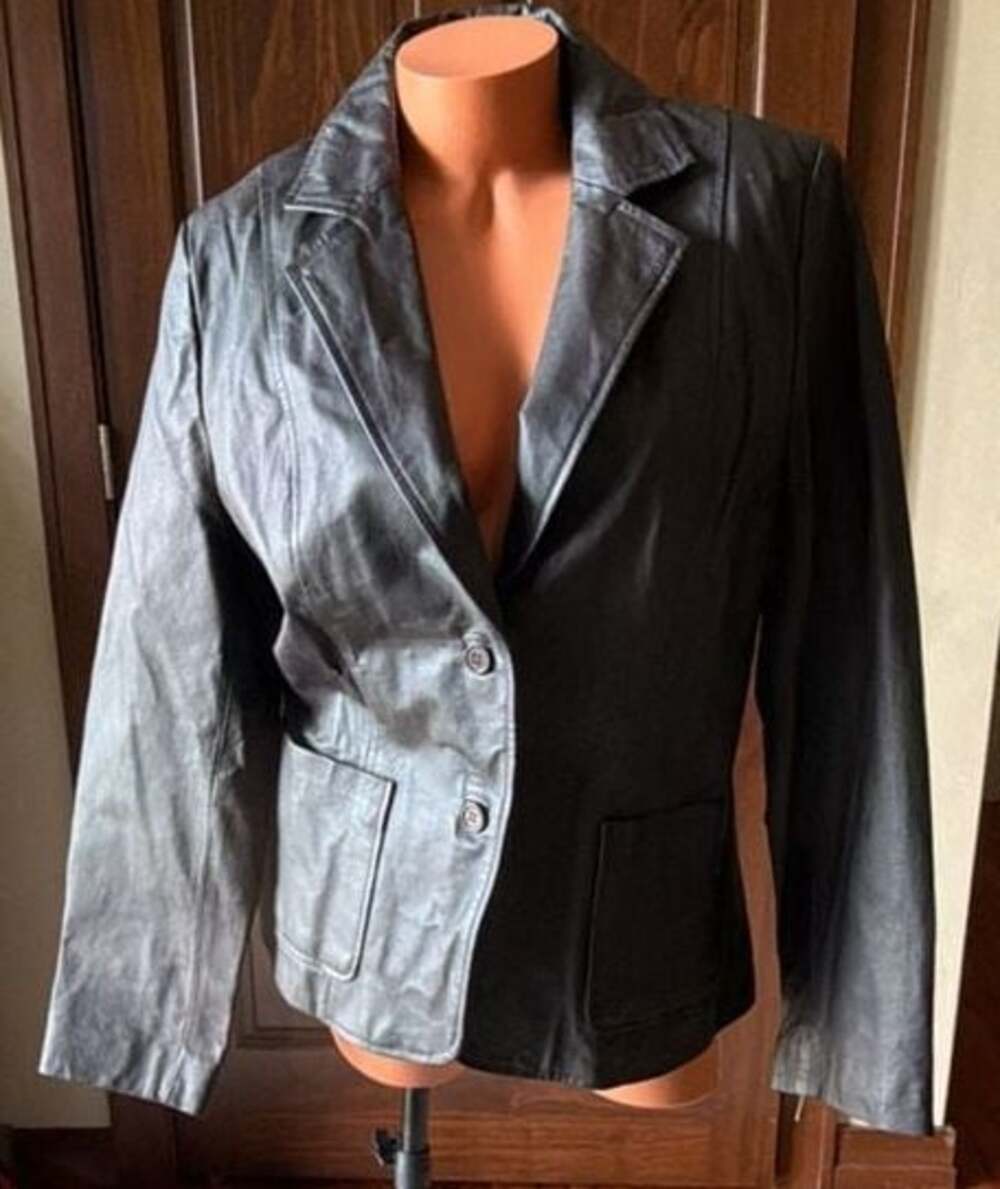 Uniform John Paul Richard Women's Genuine Leather Two-Button Blazer Jacket